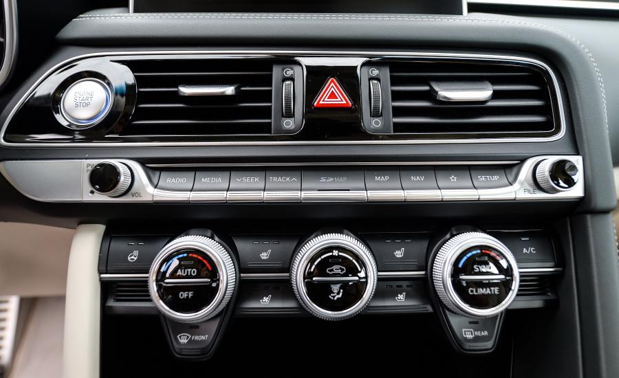 Детали интерьера Genesis G70 3.3T 2017 года  (KR) (фото 49 из 86)